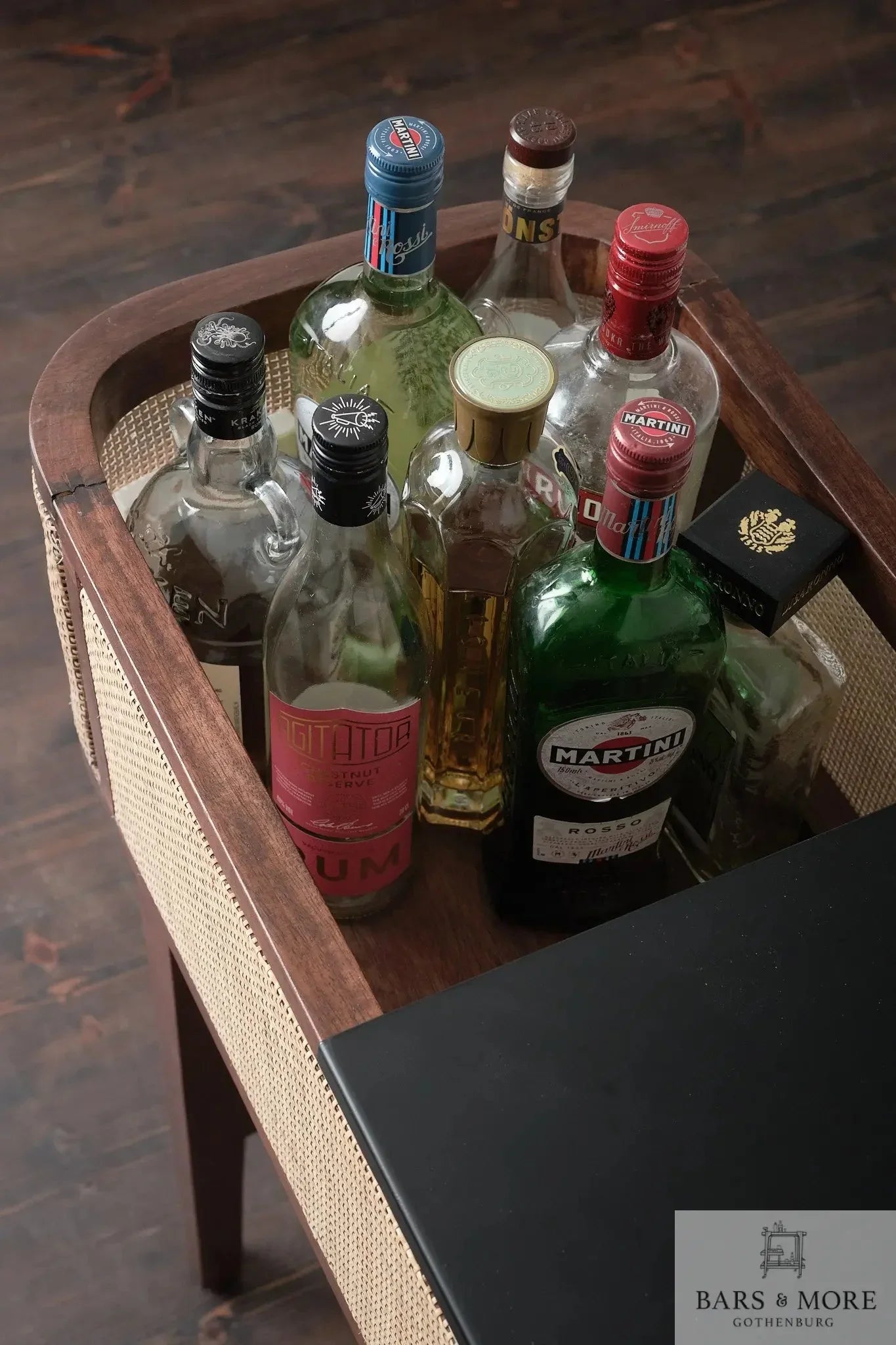 Bar table- Omaha with rattan MyBarfurniture