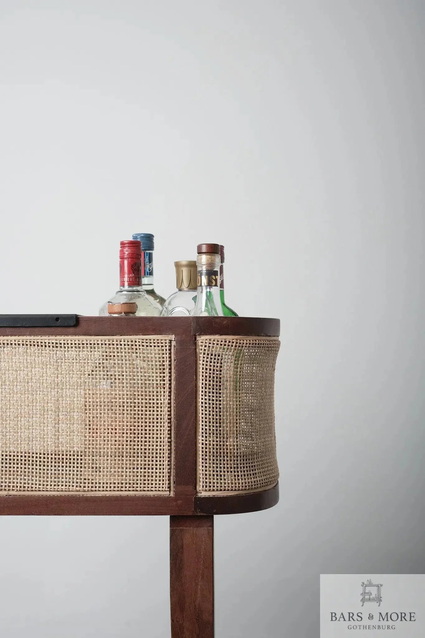 Bar table- Omaha with rattan MyBarfurniture