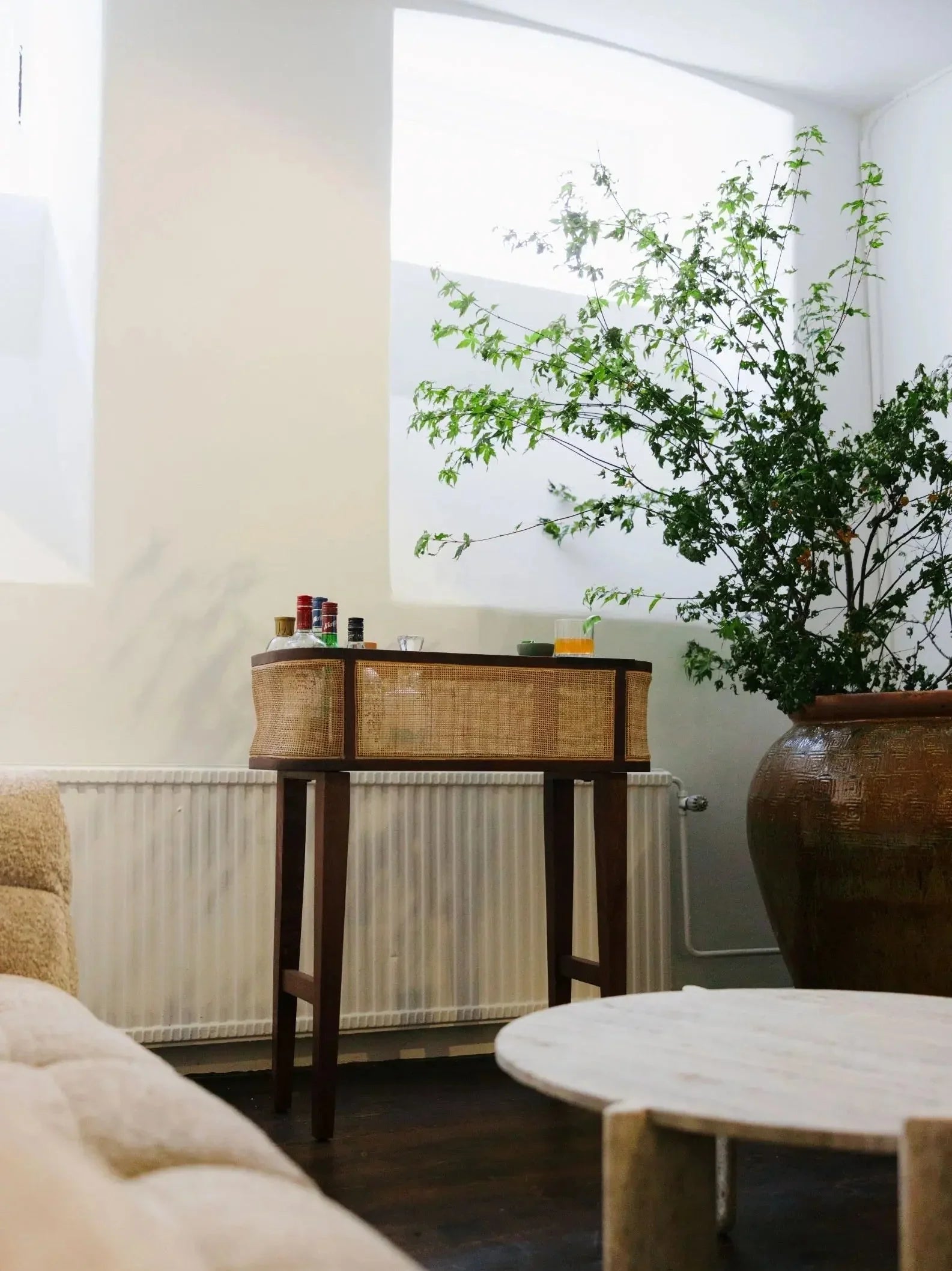 Bar table - Omaha with rattan MyBarfurniture