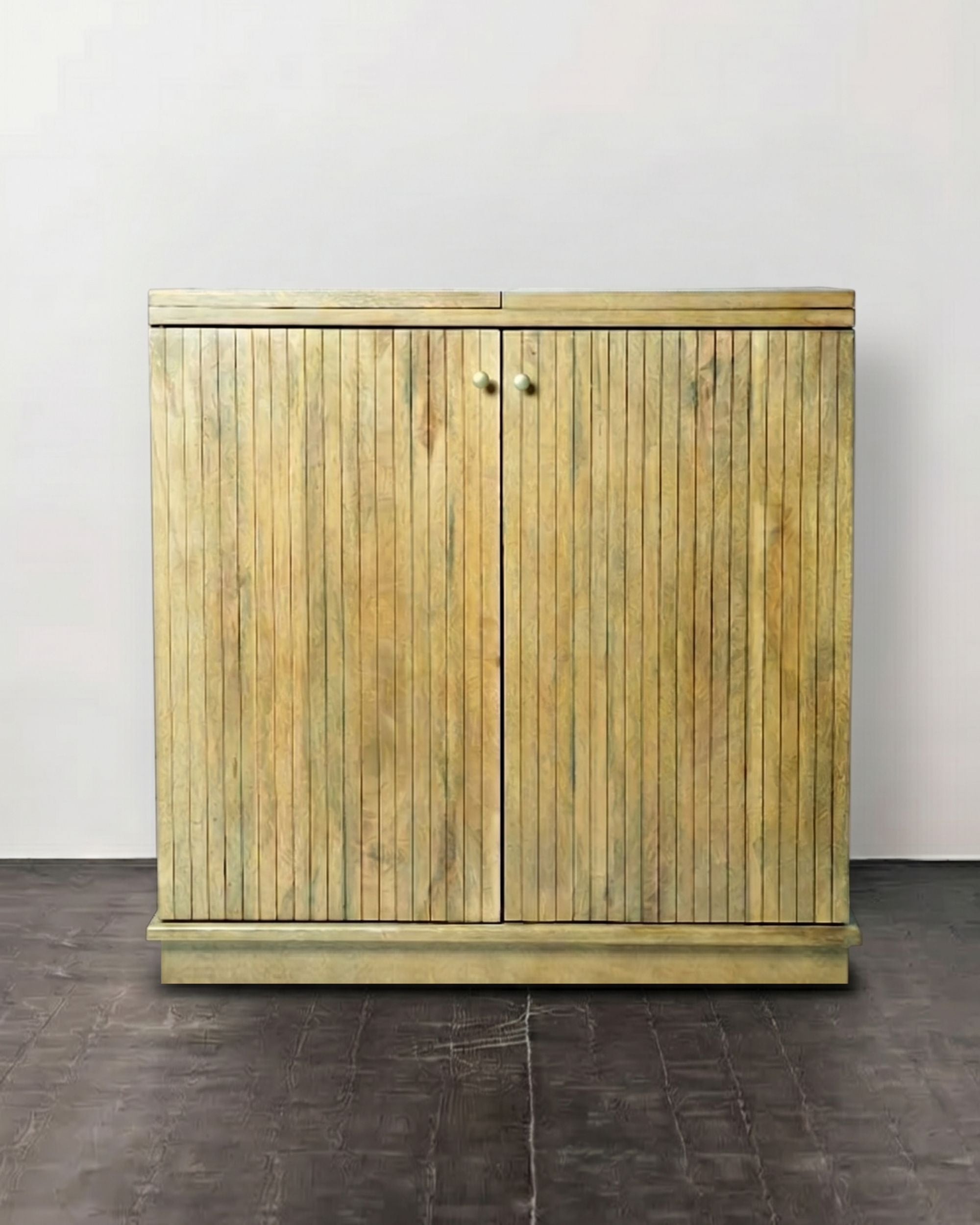 Bar Cabinet - Queen - Fold-out on wheels