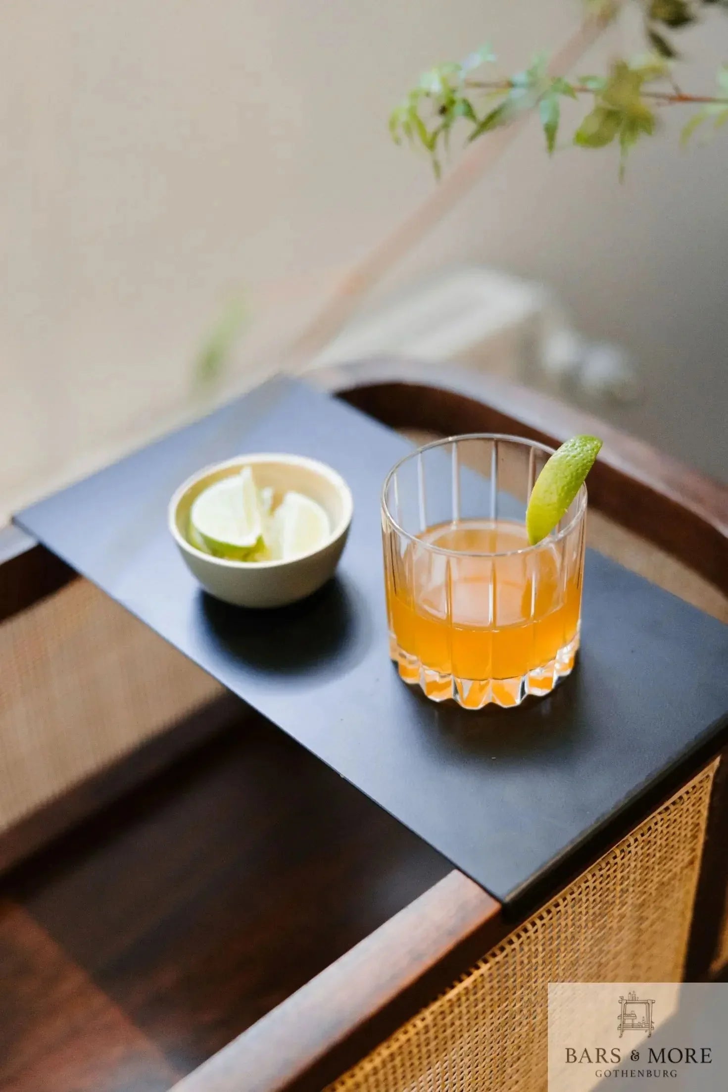 Bar table - Omaha with rattan MyBarfurniture