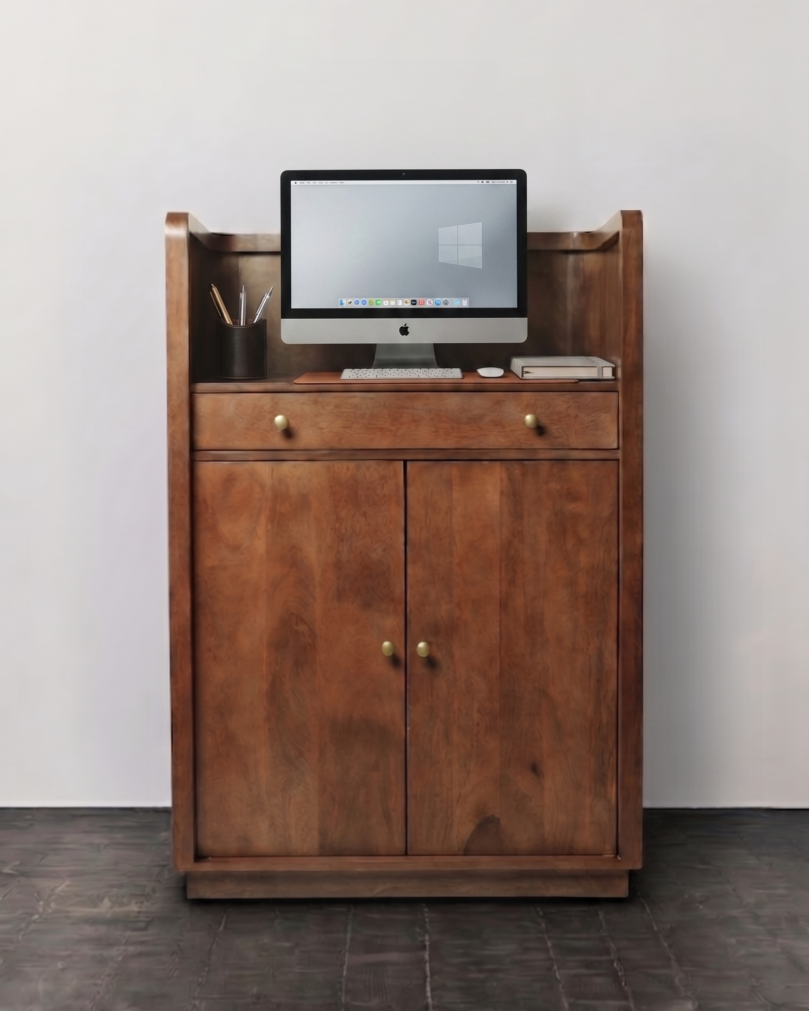 Host Desk - St. Lois